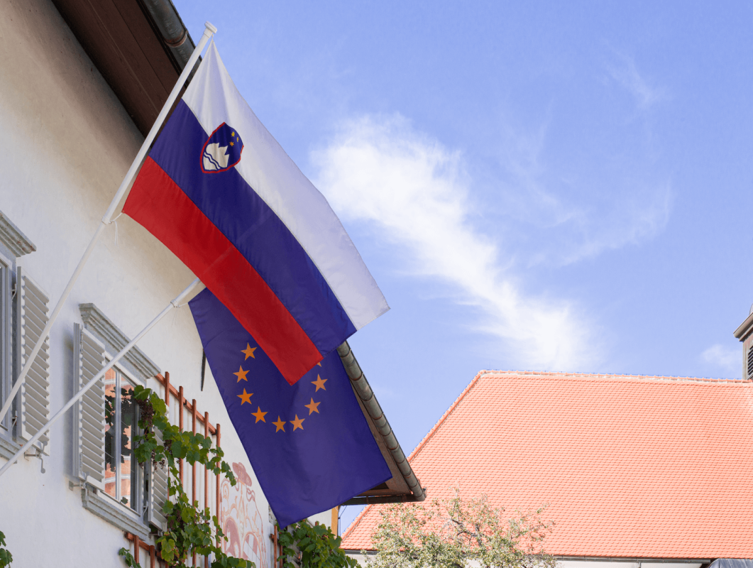 Slovenska in EU zastava za zunanjo uporabo.